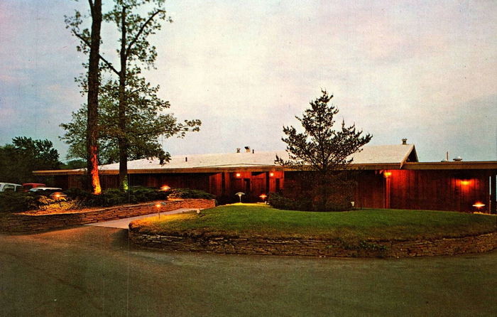 Lakewood Inn - Old Postcard And Promos (newer photo)